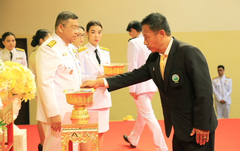 พิธีรับพระราชทานพระบรมฉายาลักษณ์ พระบาทสมเด็จพระเจ้าอยู่หัว 